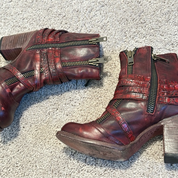 Freebird by Steven Balboa Ankle
Booties Wine Zip Block Heel - Picture 8 of 11